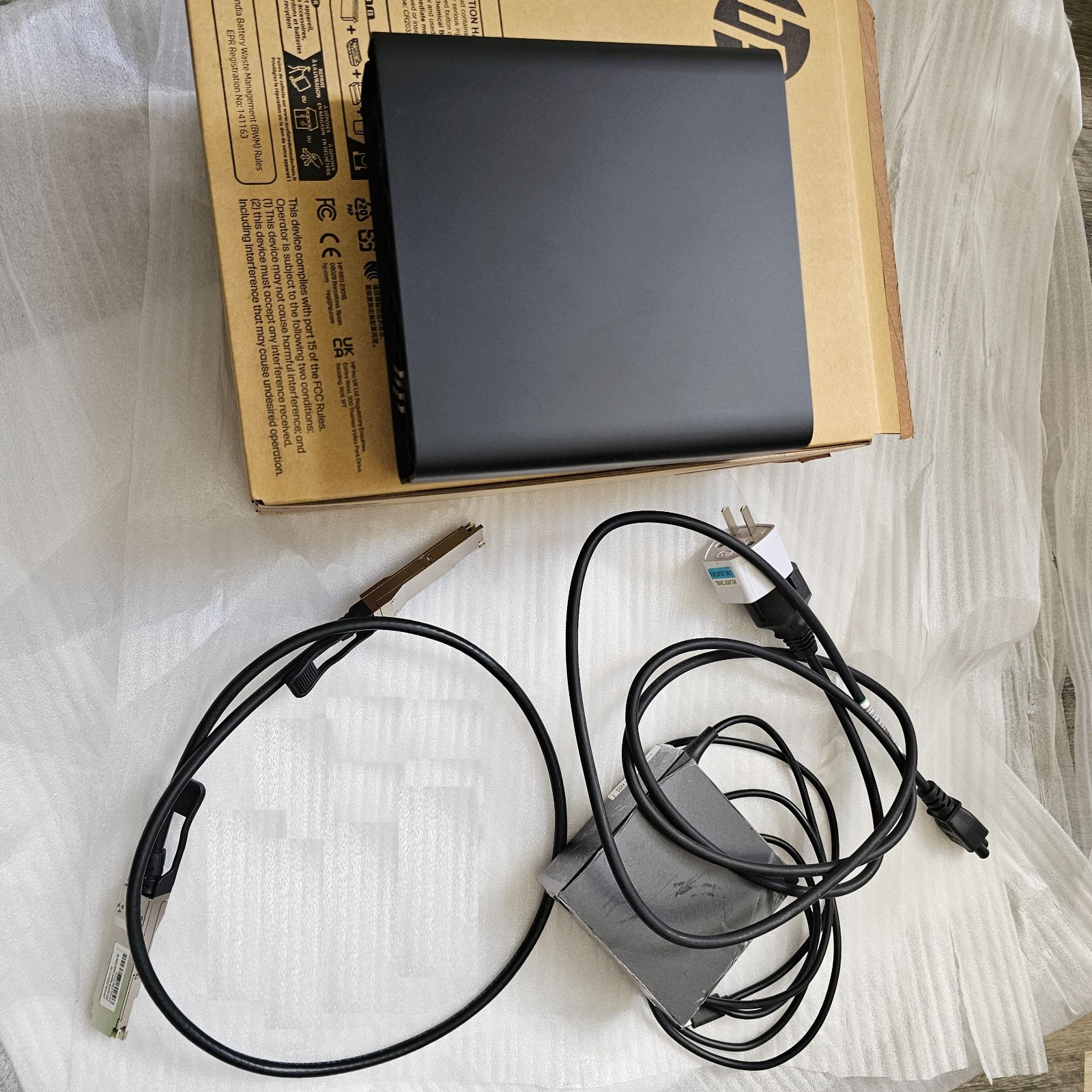 HP ZGX Nano AI Station NVIDIA DGX Spark GB10, 128 GB, 1TB + Bonus QSFP-56 Cable