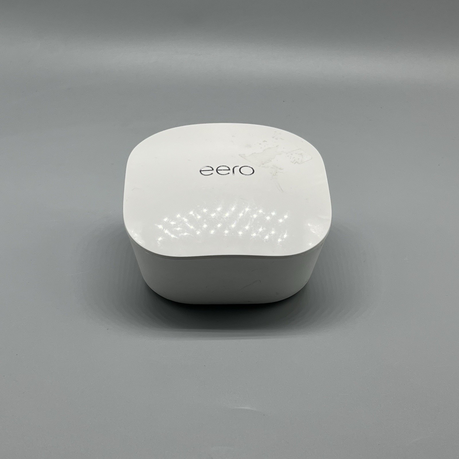EERO WIFI Mesh Router  J010001 Dual Band 2.4 GHz and 5GHz Missing Adapter Cord