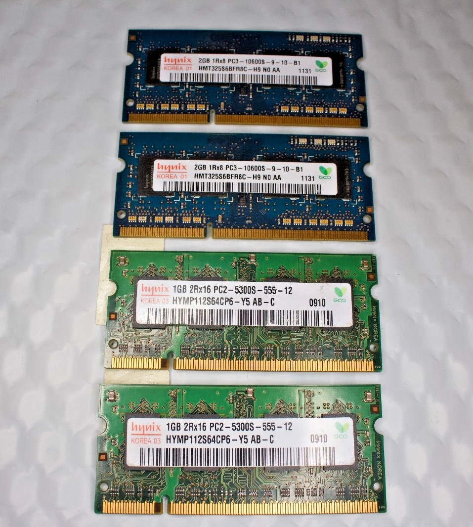 Mixed PC/Apple RAM LOT- 2X2GB DDR3 SO-DIMM 1333 MHz RAM  + 2X1GB PC2-5300 TESTED