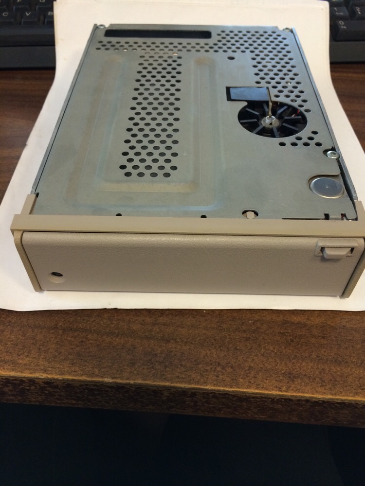 Tandberg Data TDC 4120 QIC 1.2GB SCSI  Tape Drive