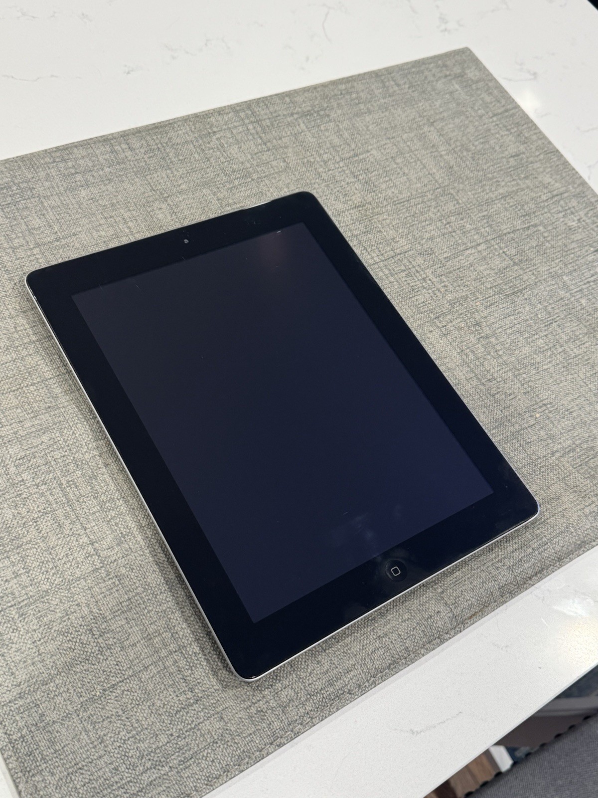 Apple iPad 3rd Gen (A1416) 64GB, Wi-Fi, 9.7in - Black - Great Screen / Battery