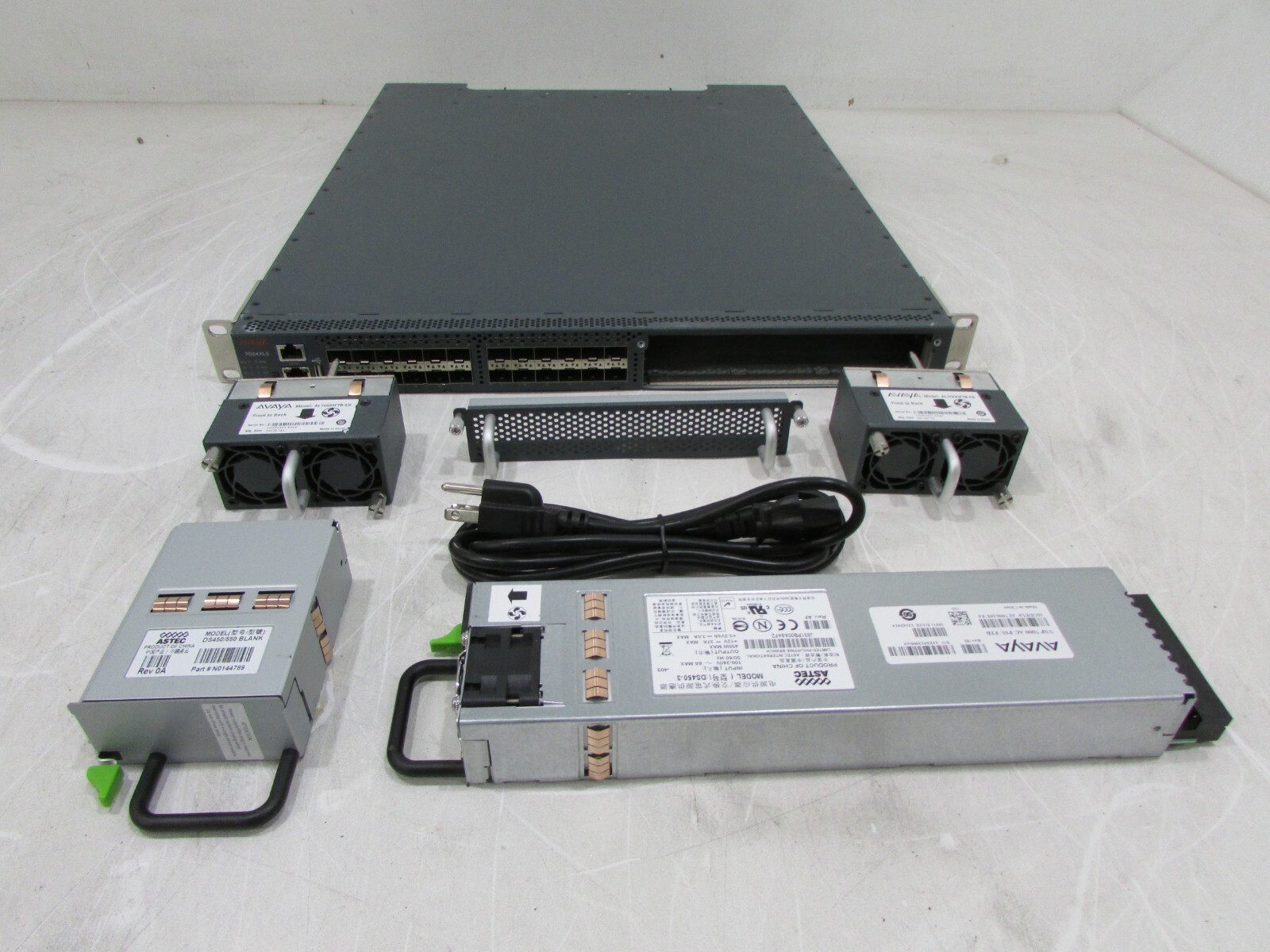 Avaya AL700001F-E6 VSP 7024XLS 24-Port Ethernet Switch w/ 1x AC AL700001X-E6