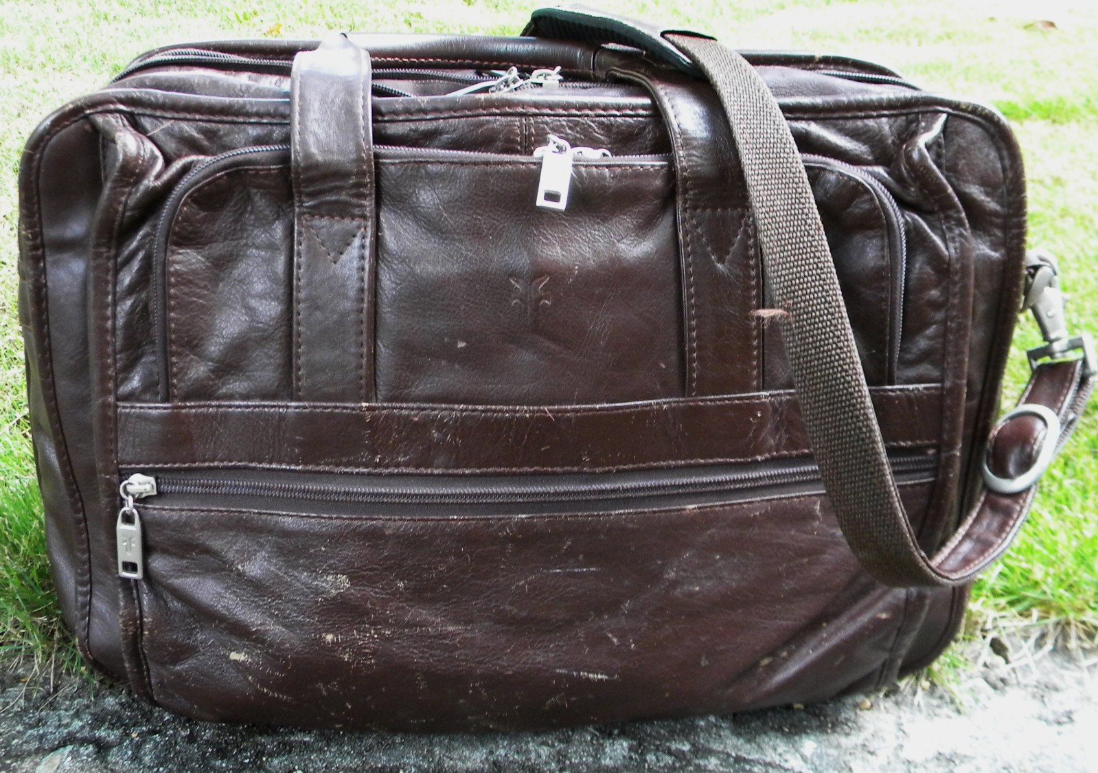 FRYE brown leather expandable brief/laptop bag, worn leather
