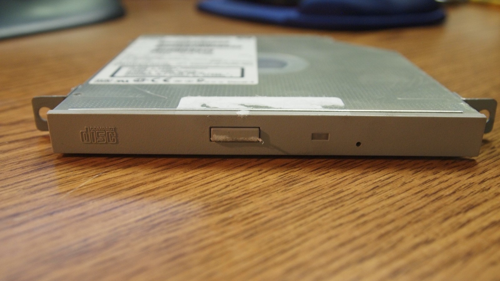HP 19770478b-33 5064-7967 D6021-63067 24X Low Profile IDE CD-224E ROM Drive