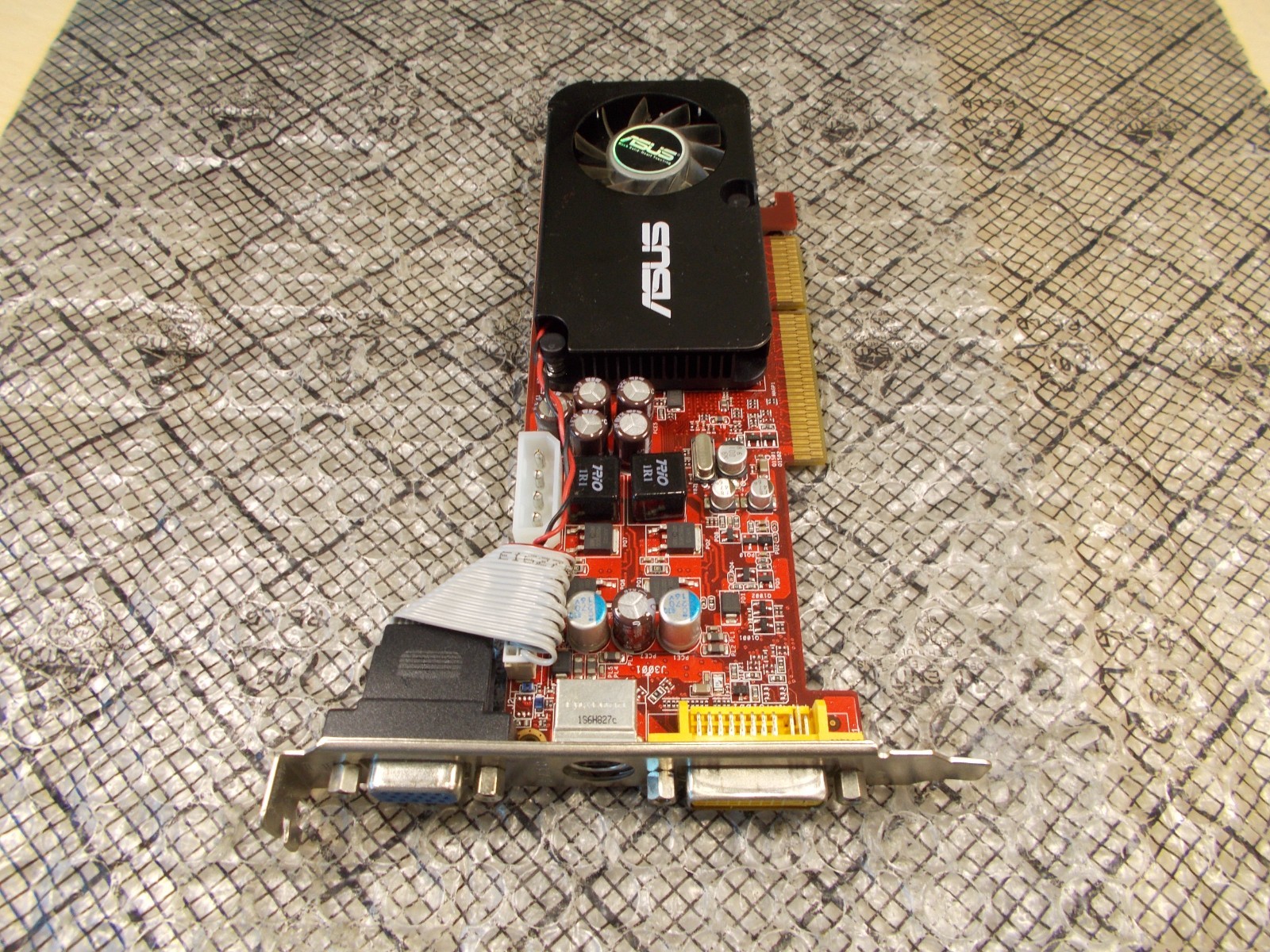 Asus ATI Radeon HD 3450 256MB 8X AGP Video Card + DVI AH3450/HTP/256M/A