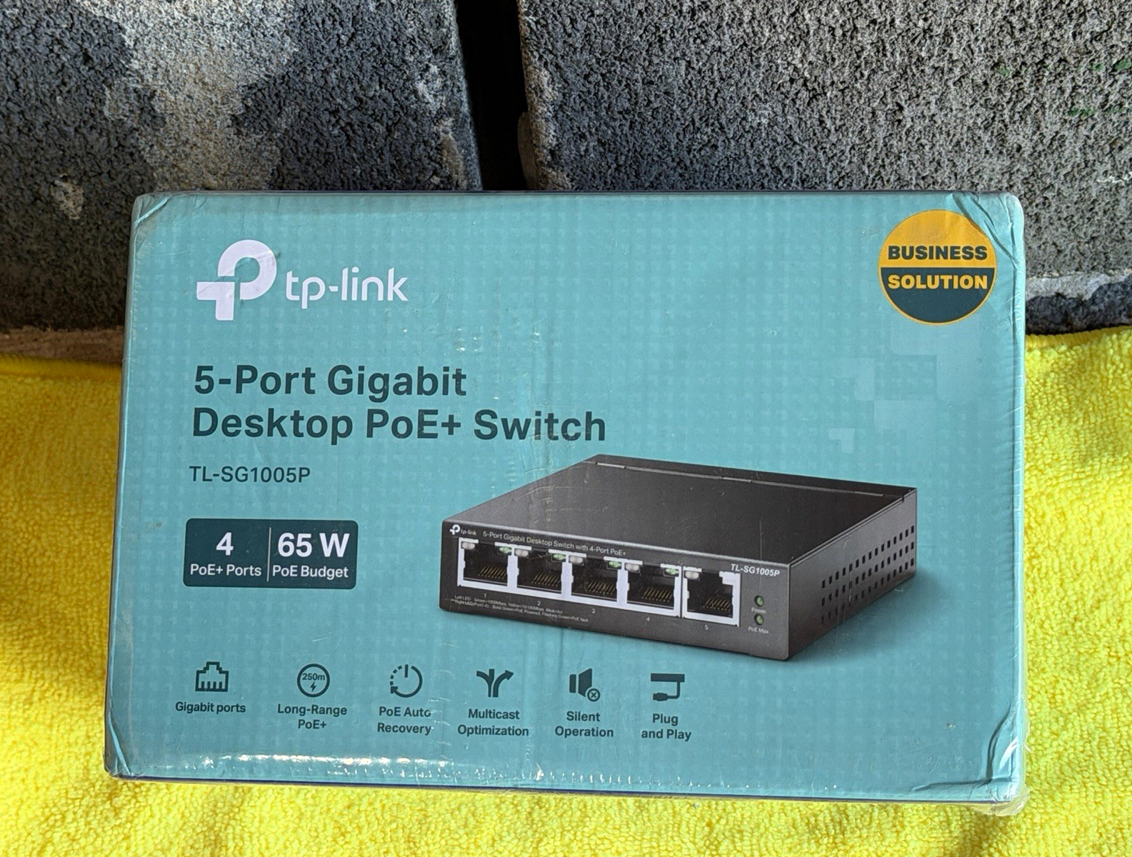 TP-Link TL-SG1005P 5-Port Gigabit PoE+ Unmanaged Desktop Switch