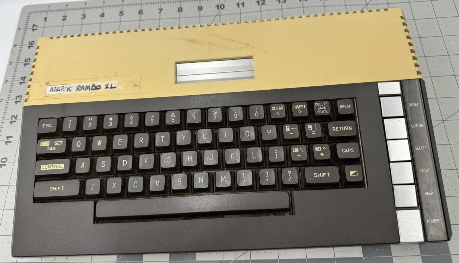 Atari 800XL 8-bit Home Computer Video Game System - **UNTESTED PARTS OR REPAIR**