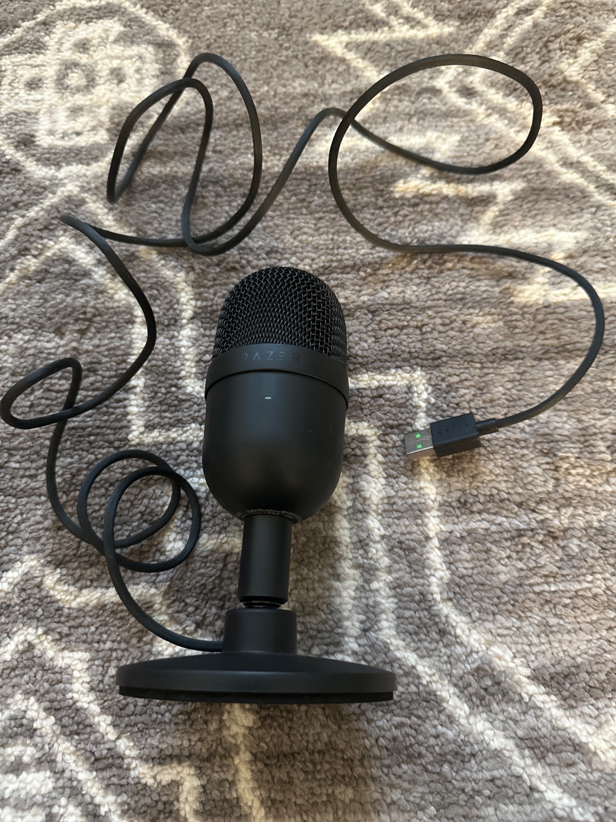 Razer Seiren Mini USB Condenser Microphone: for Streaming and Gaming on PC - Pro