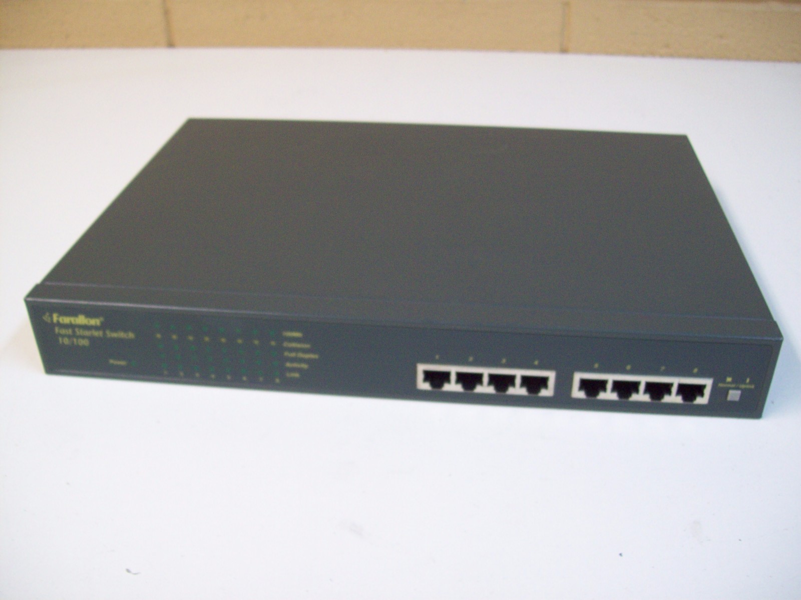 FARALLON PN980-1 10/100 FAST STARLET SWITCH 8-PORT - USED - 