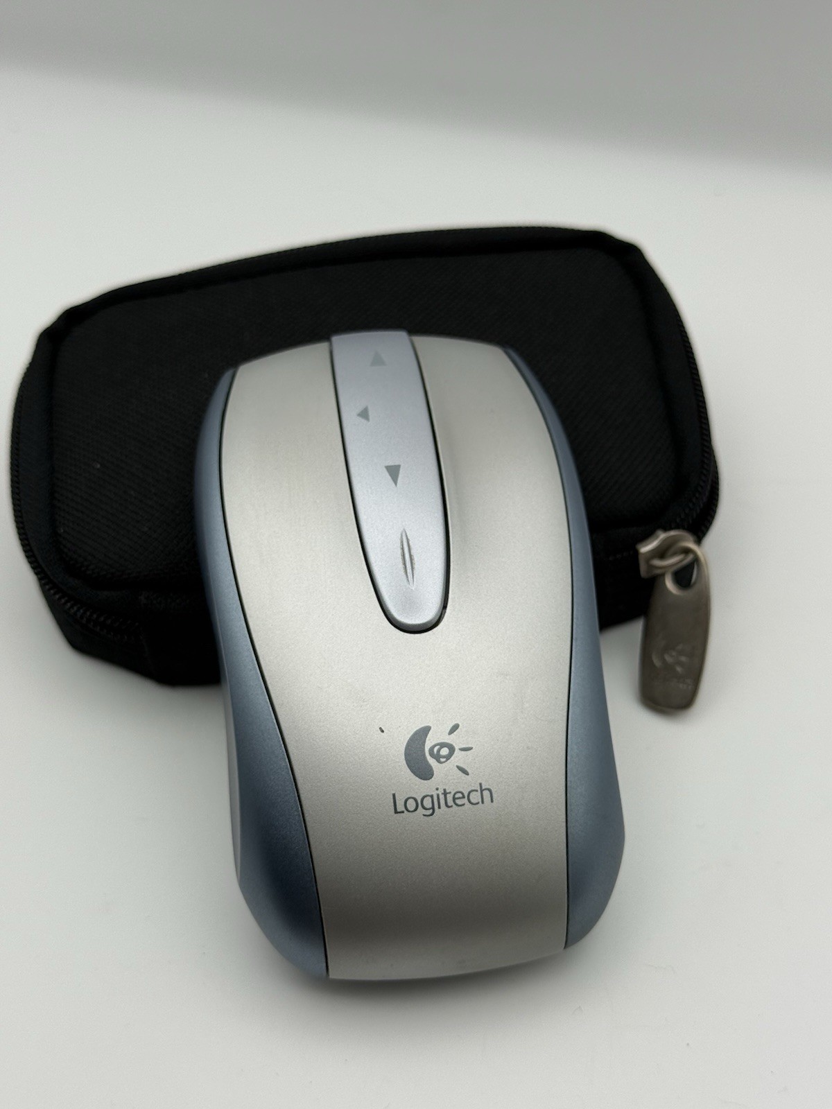 Logitech V500 Cordless Notebook Mouse Silver 4-Way Scroll 2.4GHz