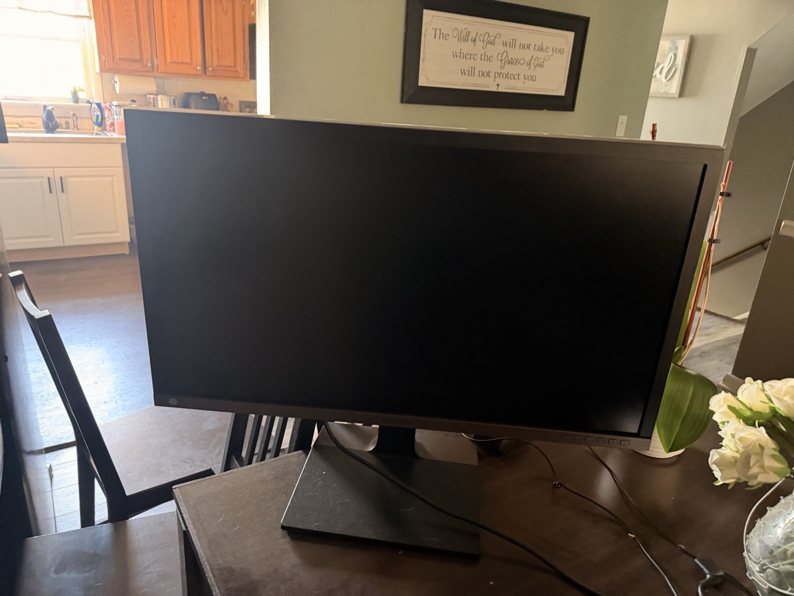 Samsung U28E850R 28-inch 4K UHD Monitor with Stand