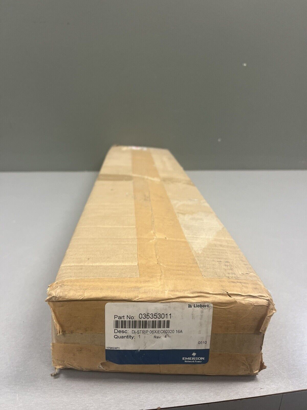 New Sealed Emerson Knurr 035353011 DI-STRIP Power Distribution Center