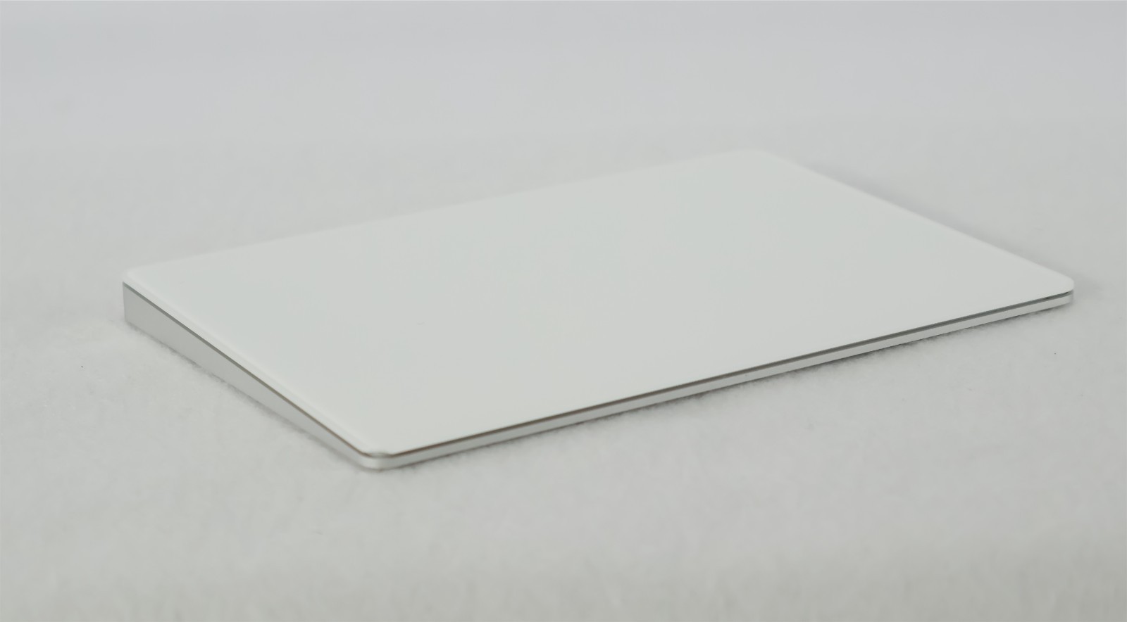 Apple Magic Trackpad 2 A1535 White MJ2R2LL/A w/ Lightning Cable - Corner Chip
