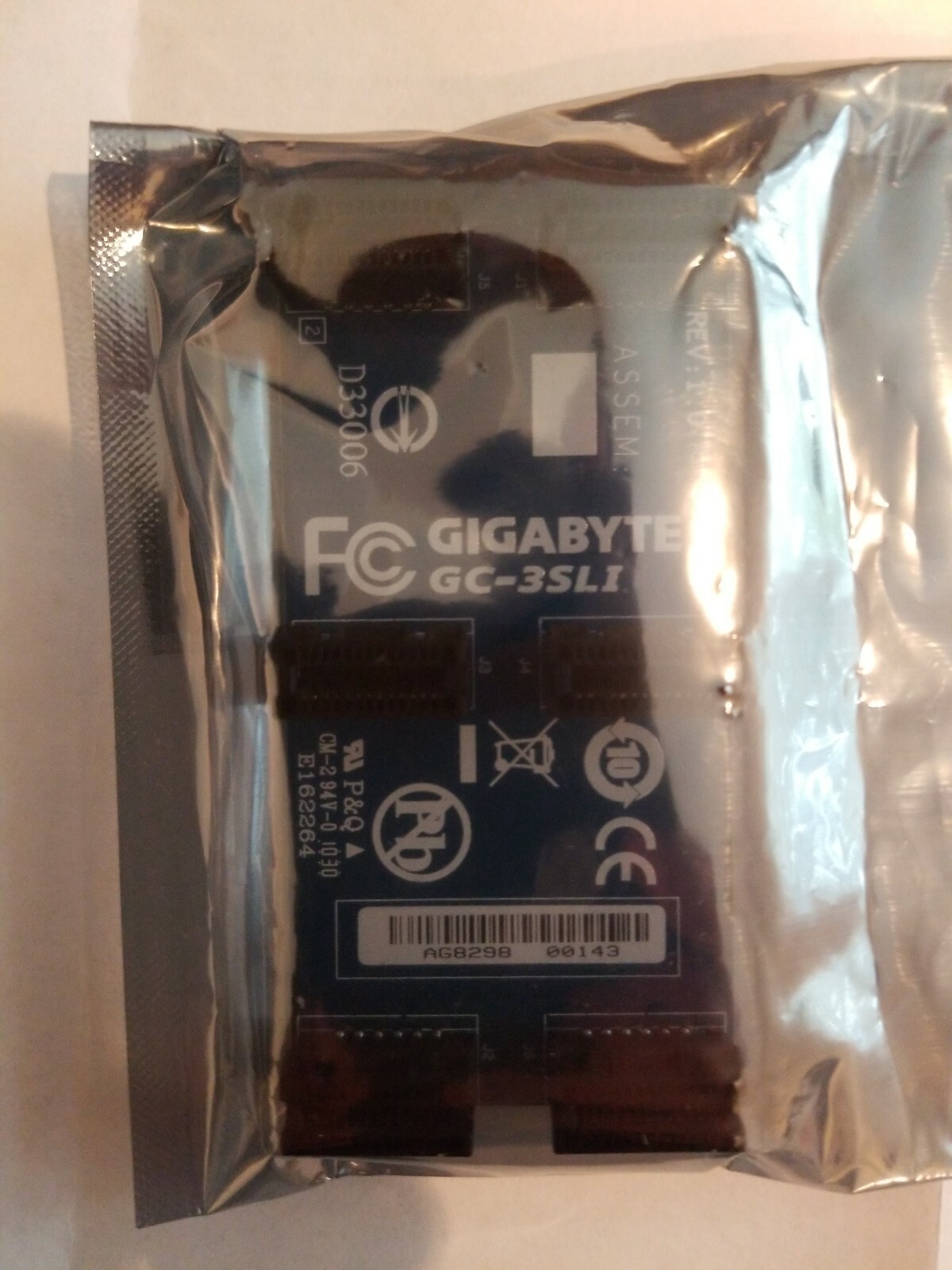 Brand New GIGABYTE GC-3SLI 3-way nVIDIA SLi Bridge Connector Adapter - US seller