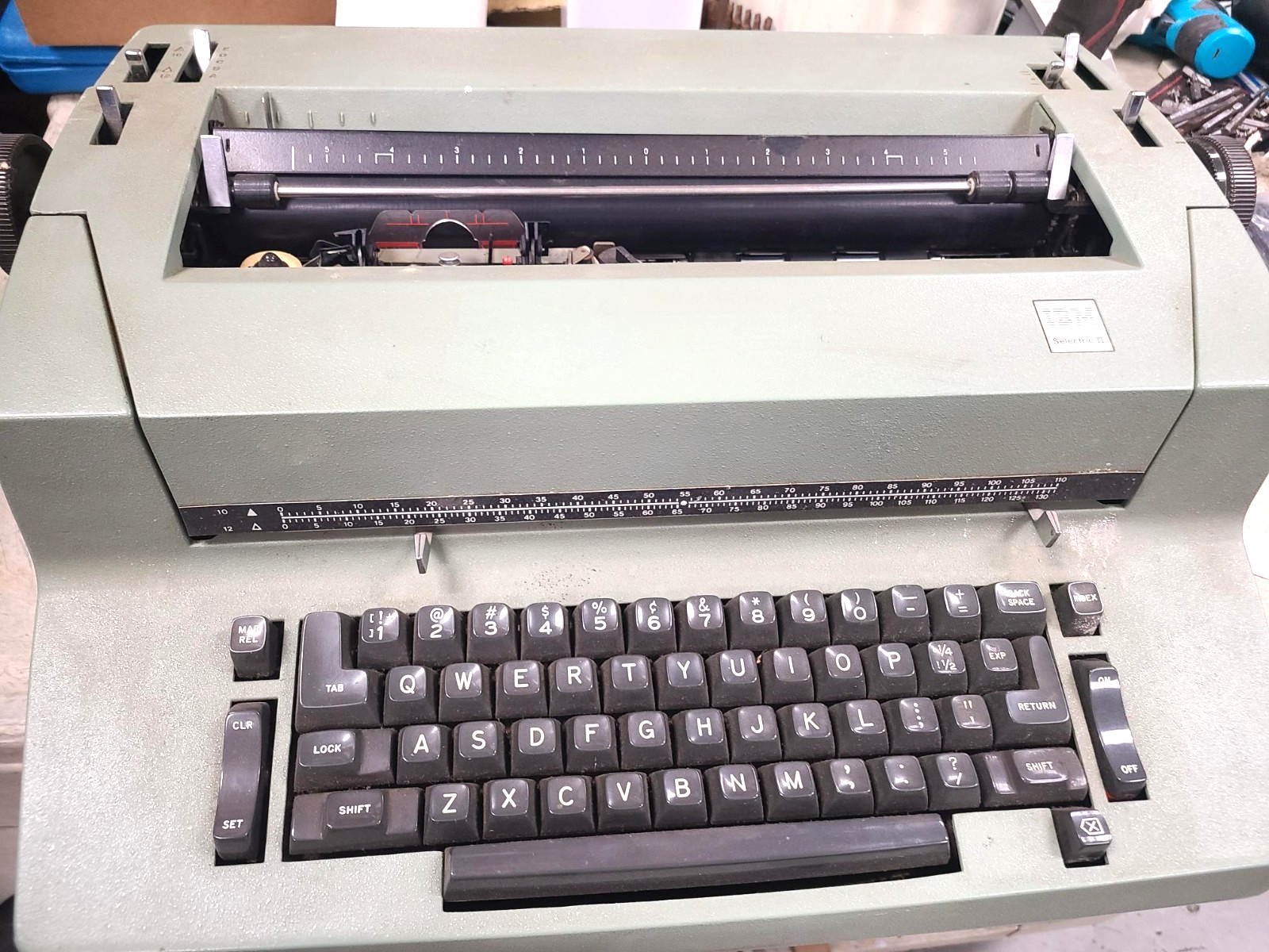 IBM Correcting Selectric II Typewriter - powers on - FOR PARTS