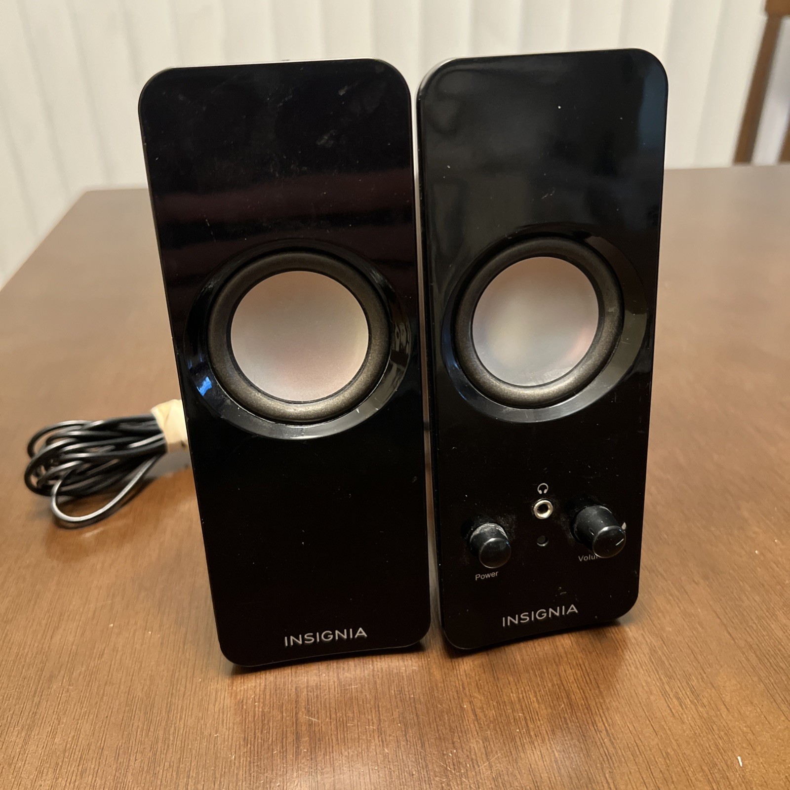 Insignia Stereo Pc Speakers - Black Model:NS-PCS219