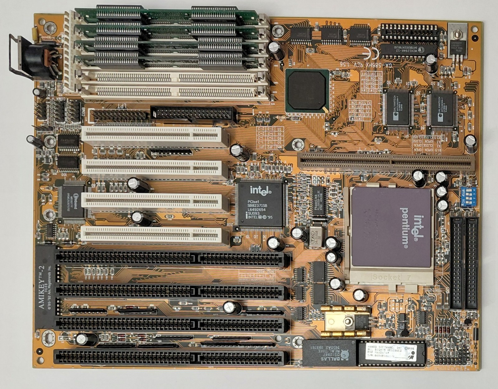 Gigabyte GA-586HX 1.56 Socket 7 ISA Retro Motherboard + Pentium 166MHz + 32MB RAM