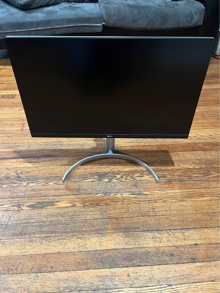 LG UltraFine 27UN850 27" IPS LED Monitor - Black