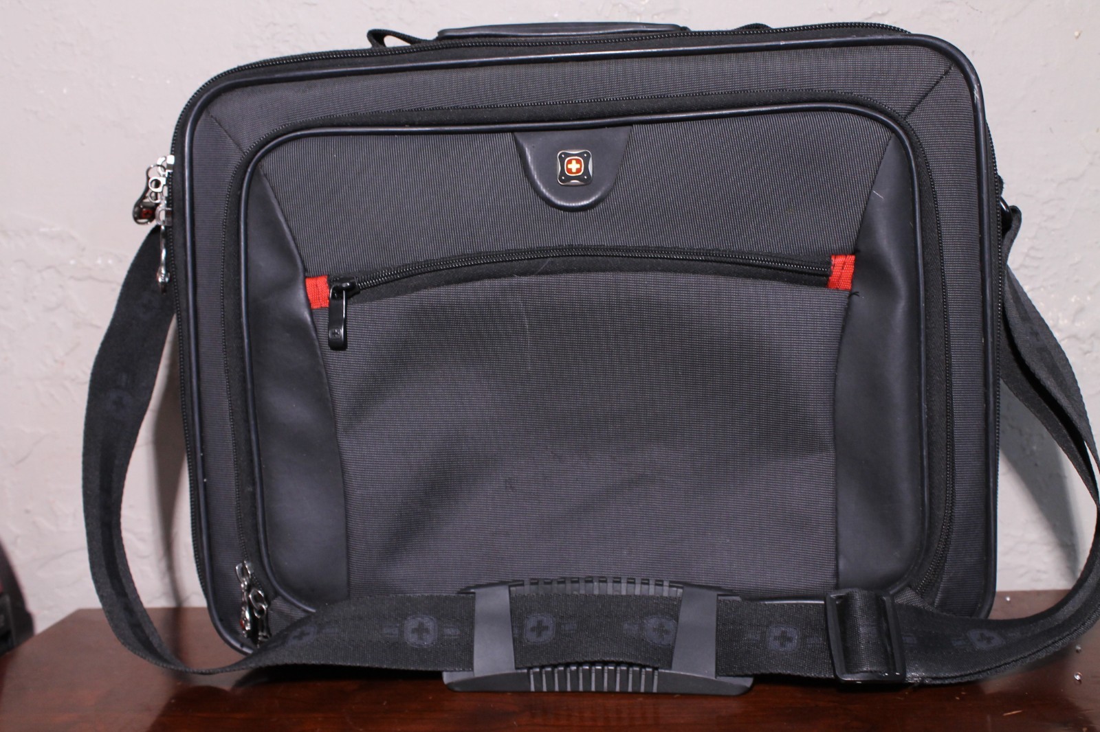 Wenger SwissGear Insight Laptop Briefcase Black Computer Bag Career Work 16x12x3