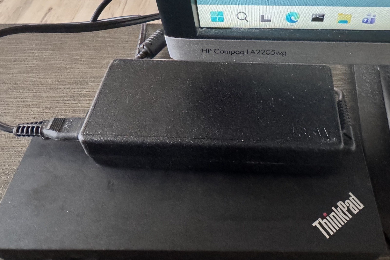 Lenovo ThinkPad Hybrid USB-C/A Dock.DUD9011D + 135W PSU. $69 .
