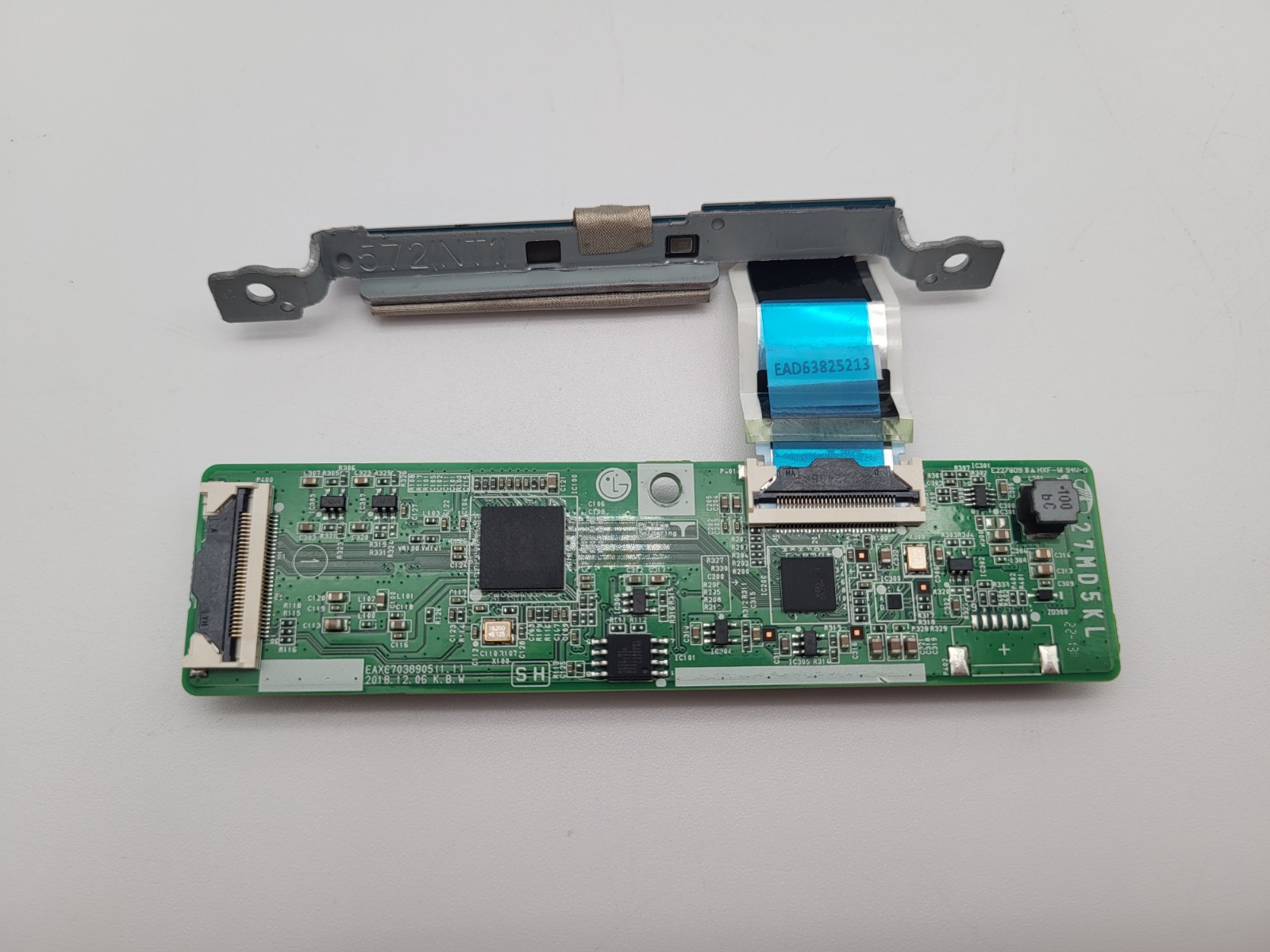 LG 27MD5KL-B UltraFine 5K Camera PCB EAXE7038905 w/ Flex Cable