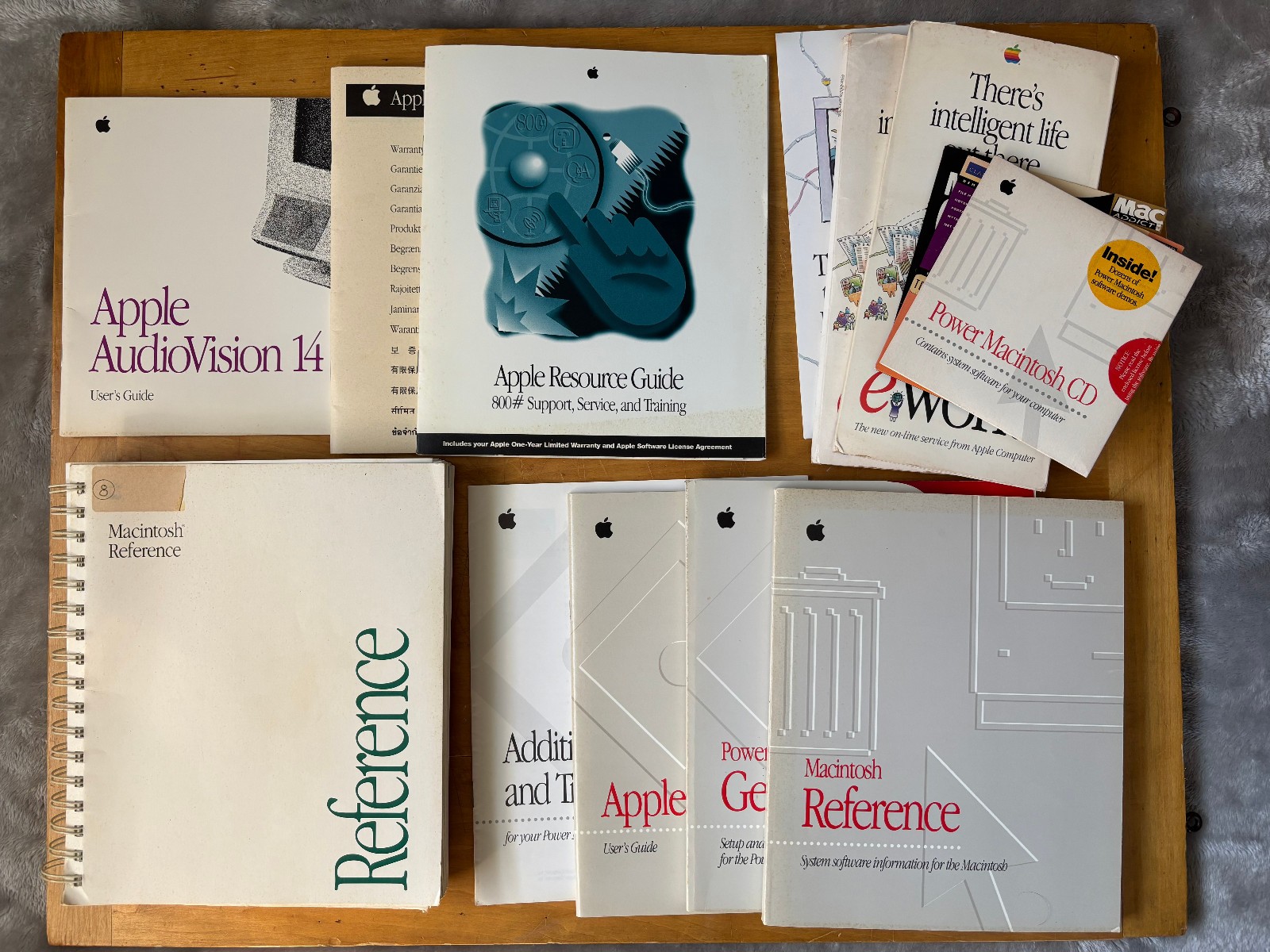 1990 Vintage Apple Macintosh Reference Book 030-4015-A, Guides, Extras