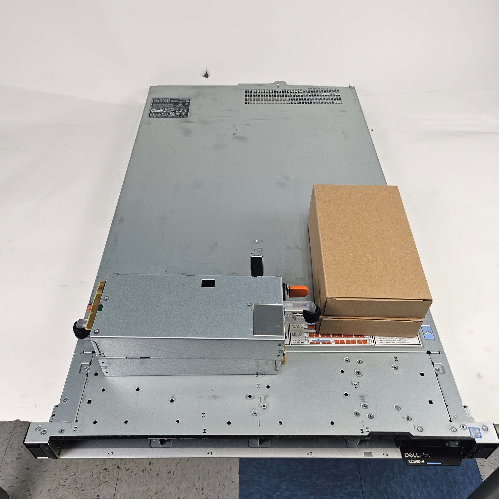 Dell PowerEdge XC640-4BAY LFF,2X2.2 10C,32GB,4-trays,H330 SAS HBA,3SLOT REAR