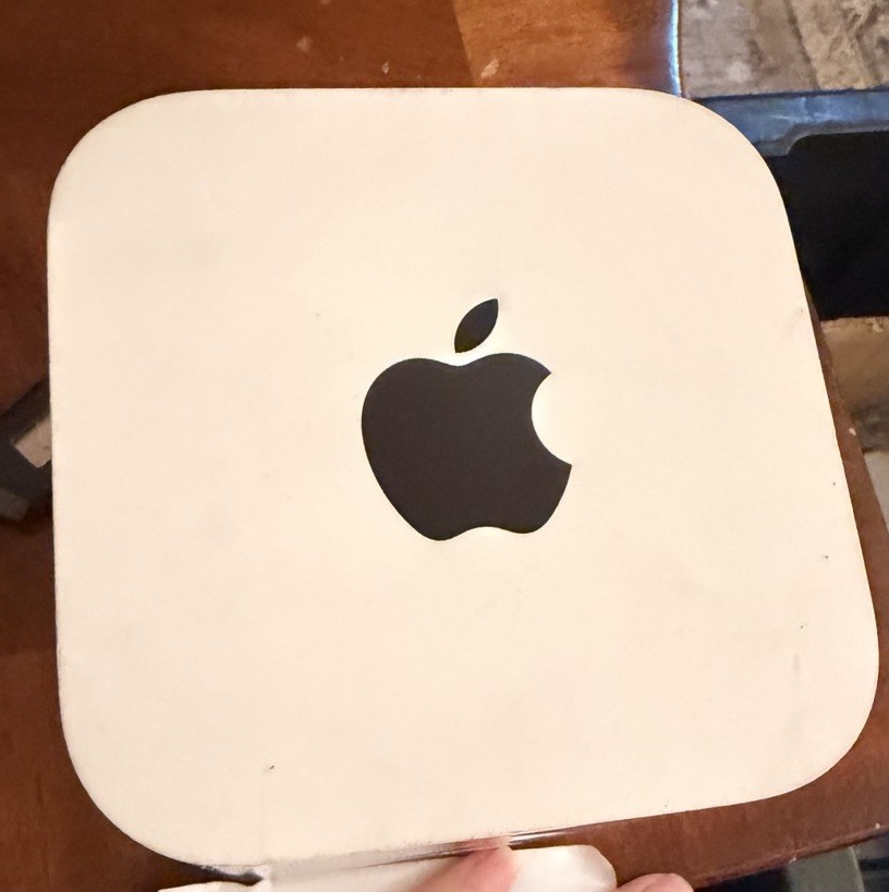 Apple AirPort Tower Wi-Fi Router White Base Station