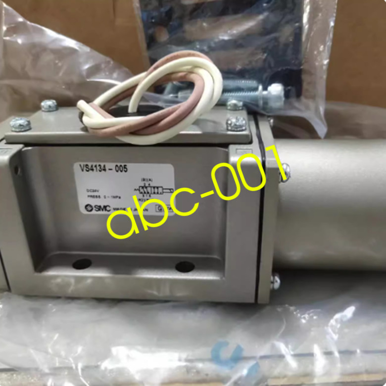 1pcs NEW SMC solenoid valve VS4134-005/DC24V