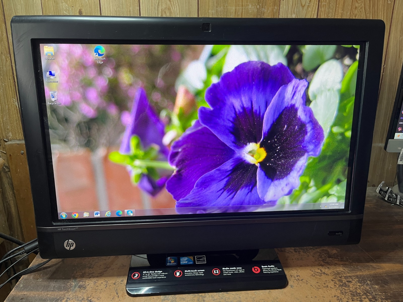 HP Touchsmart 610-1030y 24" Touch Win 7 All in One Computer 4GB 750GB BEATS