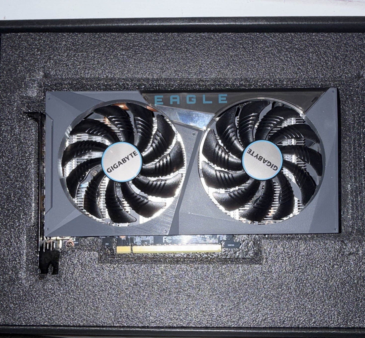GIGABYTE EAGLE NVIDIA GeForce RTX 3050 PCIe x16 DP/HDMI 8-Pin Multi-Monitor