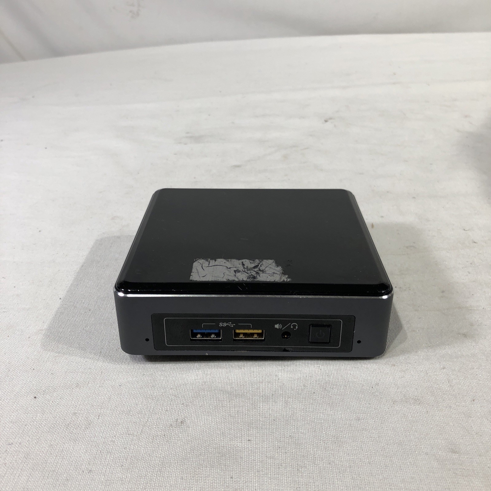 Intel NUC7i3BNK Intel core I3-7100U 2.4 GHz 16 GB ram No HDD/No OS