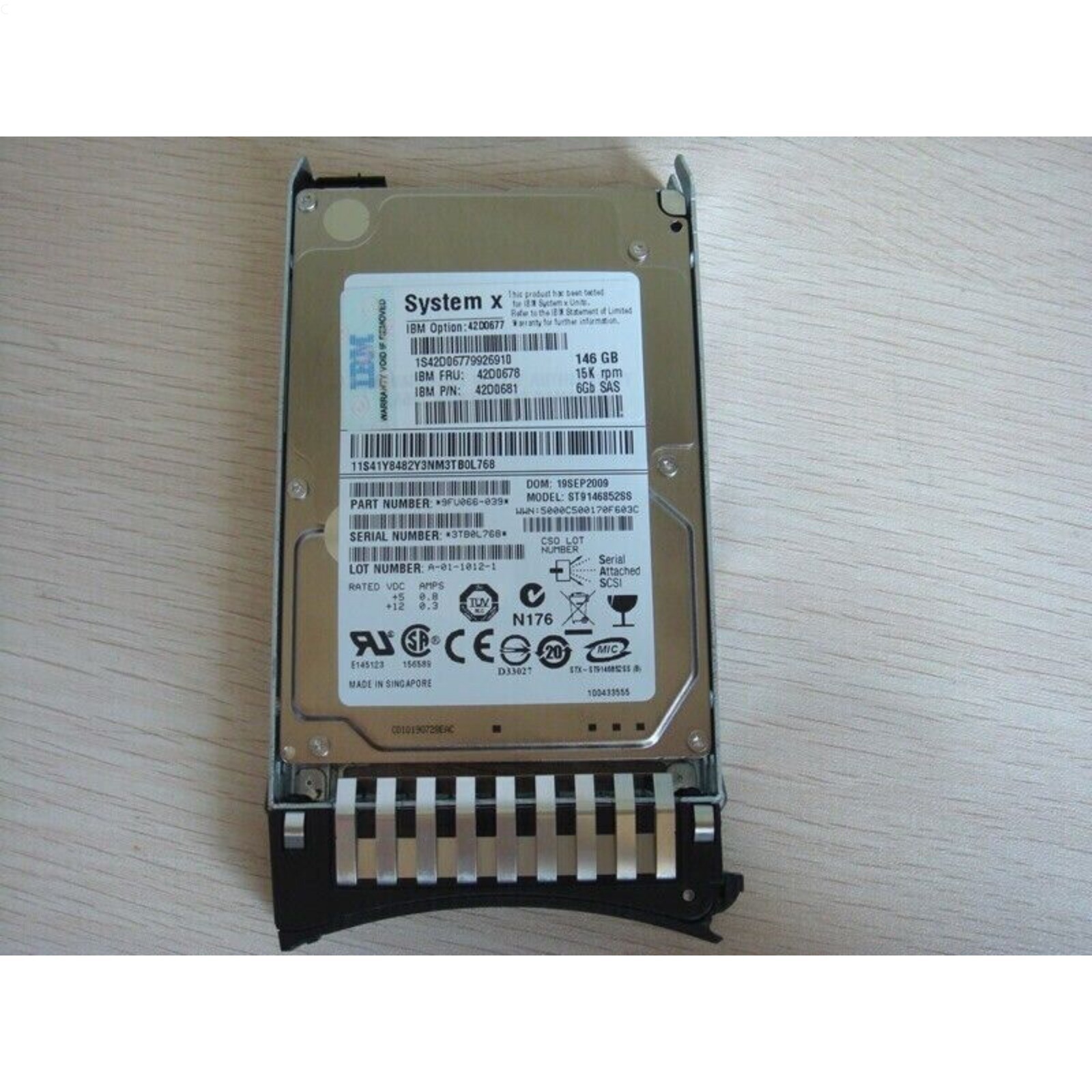 NEW IBM 146GB 15K 2.5" SAS HDD Hard Drive 42D0678 42D0677