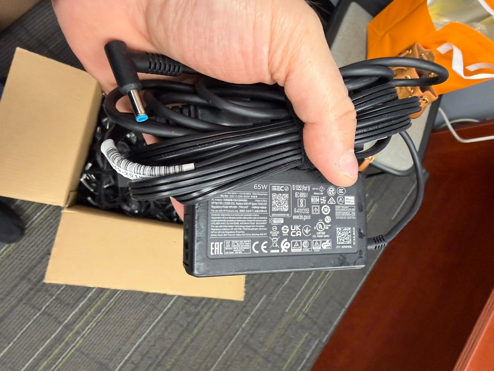 Lot of 40 OEM HP 65W Blue Tip AC Adapter 19.5V 3.33A Laptop Charger TPN-AA04