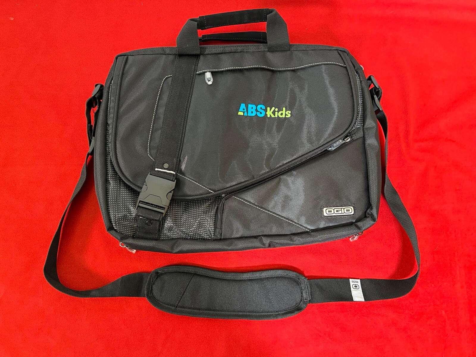 OGIO Black Voyager Messenger Laptop Bag 117023 - NWOT - Fits Up To 17” Laptop
