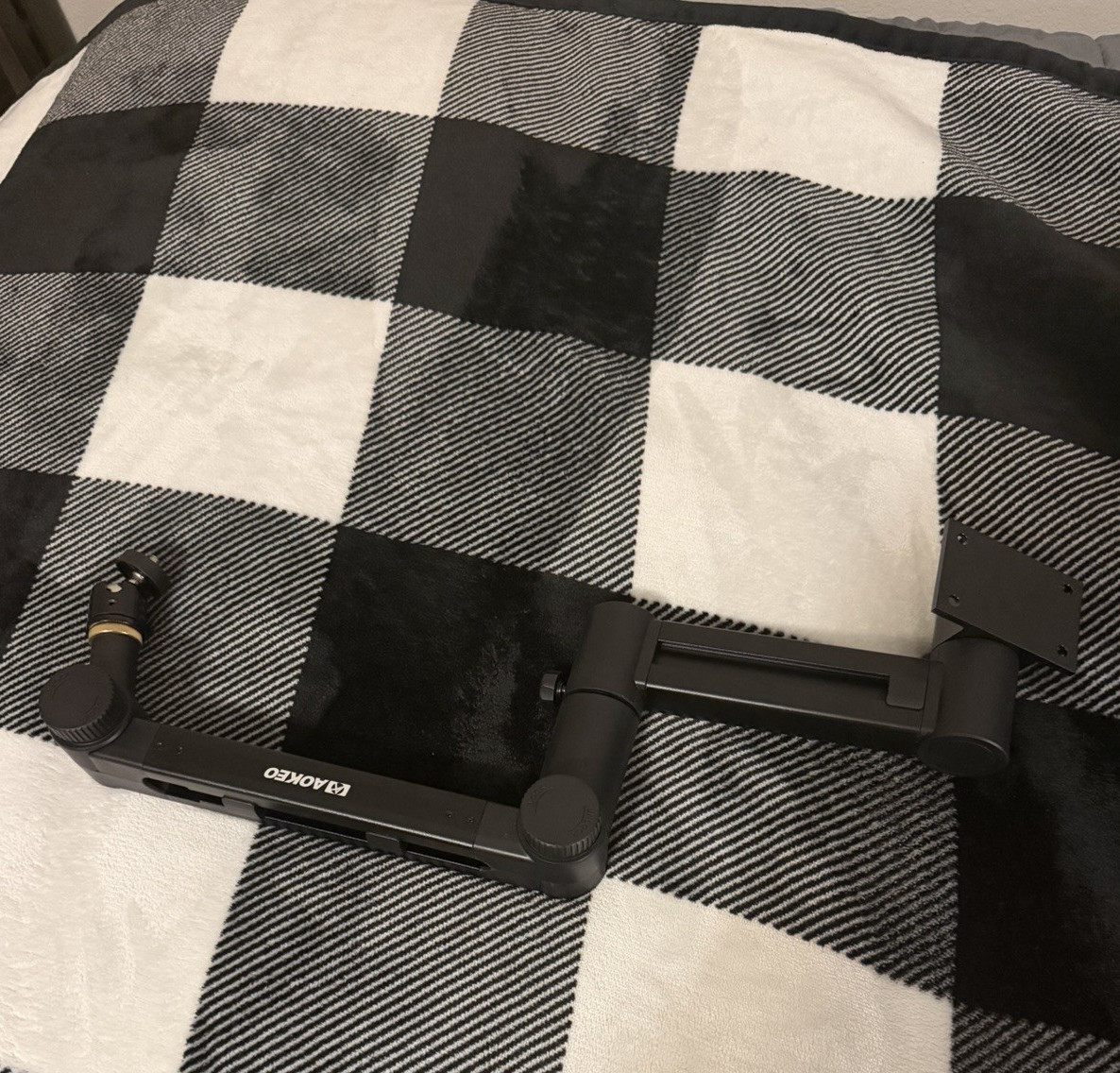 Projector mount