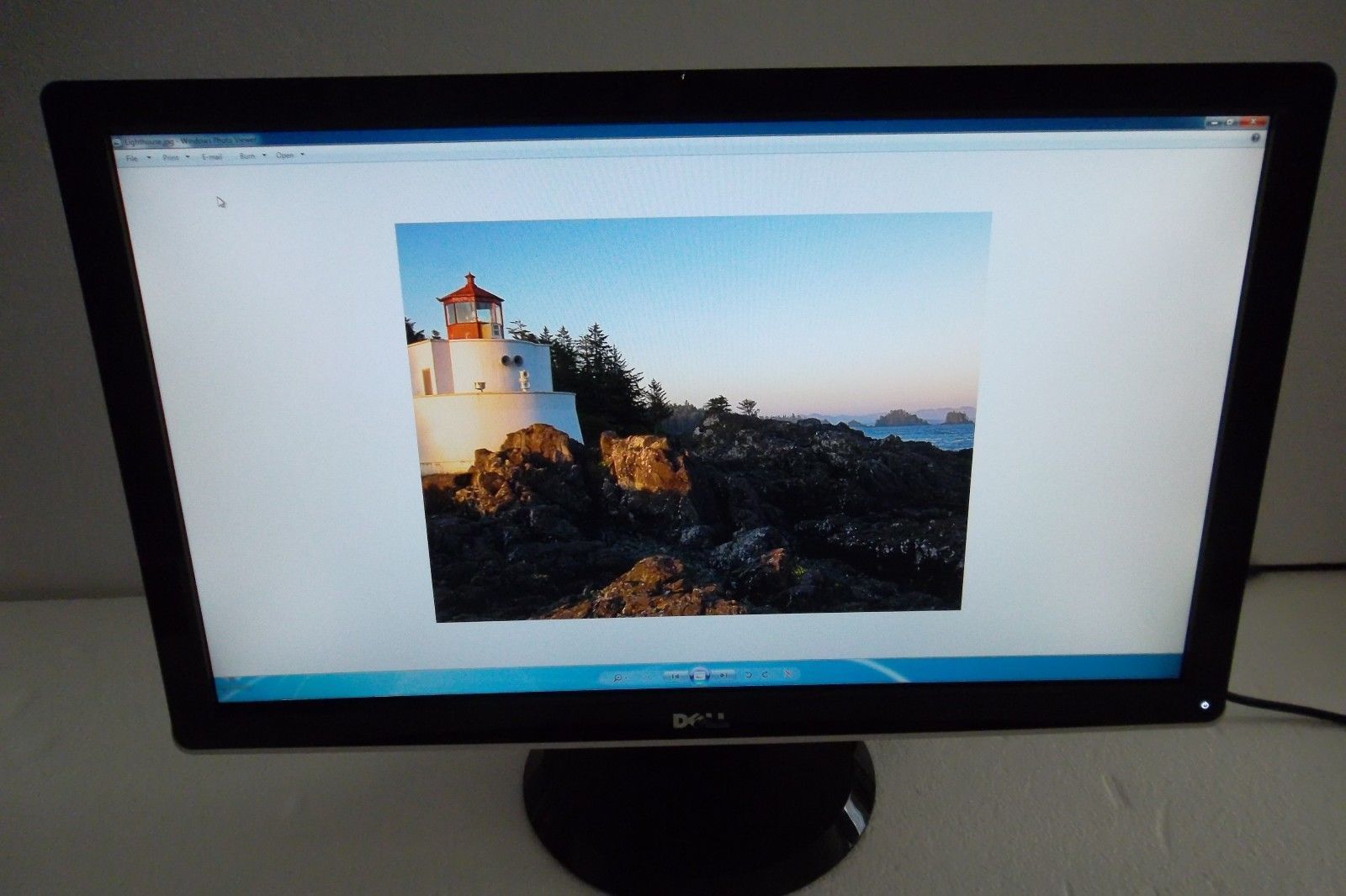 Dell ST2410 24" Wide LCD Monitor VGA HDMI DVI HD 1080p Audio ST2410b T505R X175R