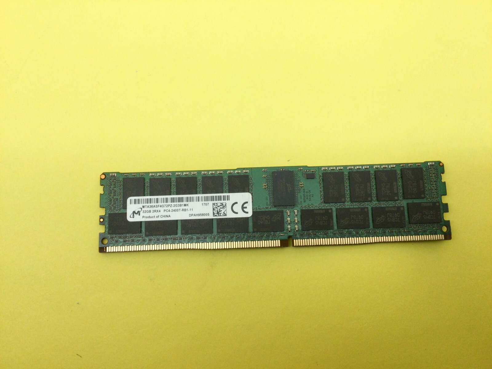 MTA36ASF4G72PZ-2G3B1 Micron 32GB (1x32GB) 2RX4 PC4-2400T DDR4 Server Memory