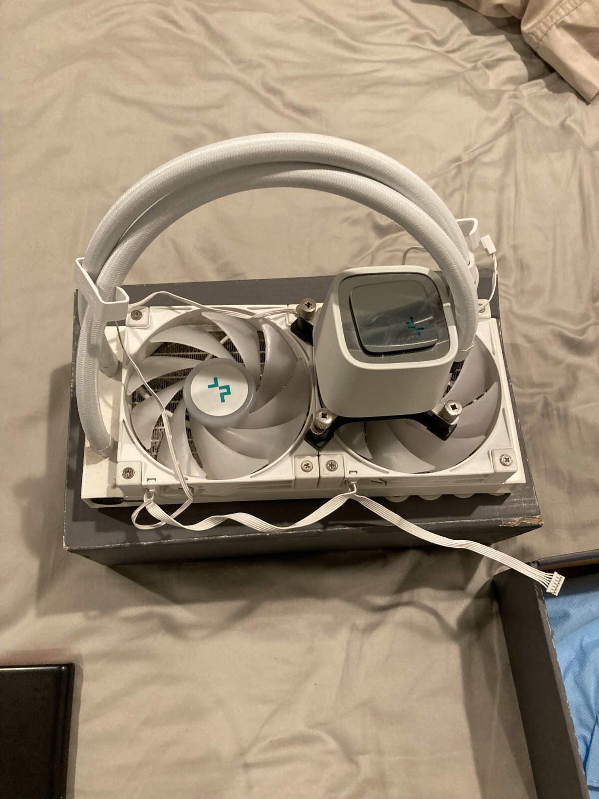 DeepCool LS520 SE WH Liquid Cooler 240mm 4th Gen Dual-Chamber Pump 3100RPM 280w