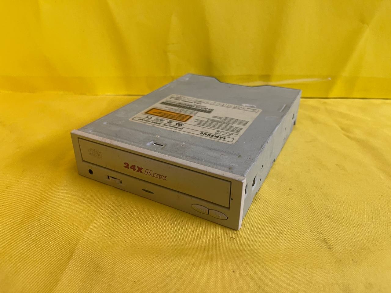Samsung CD-Master 24E SCR-2431 24X Internal IDE CD-ROM Drive RE