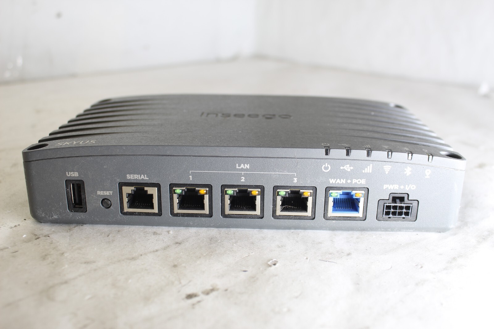 Inseego SK500V (SKR5MD8800) SKYUS 500 IP64 Cellular Hotspot Router (No AC Adapte