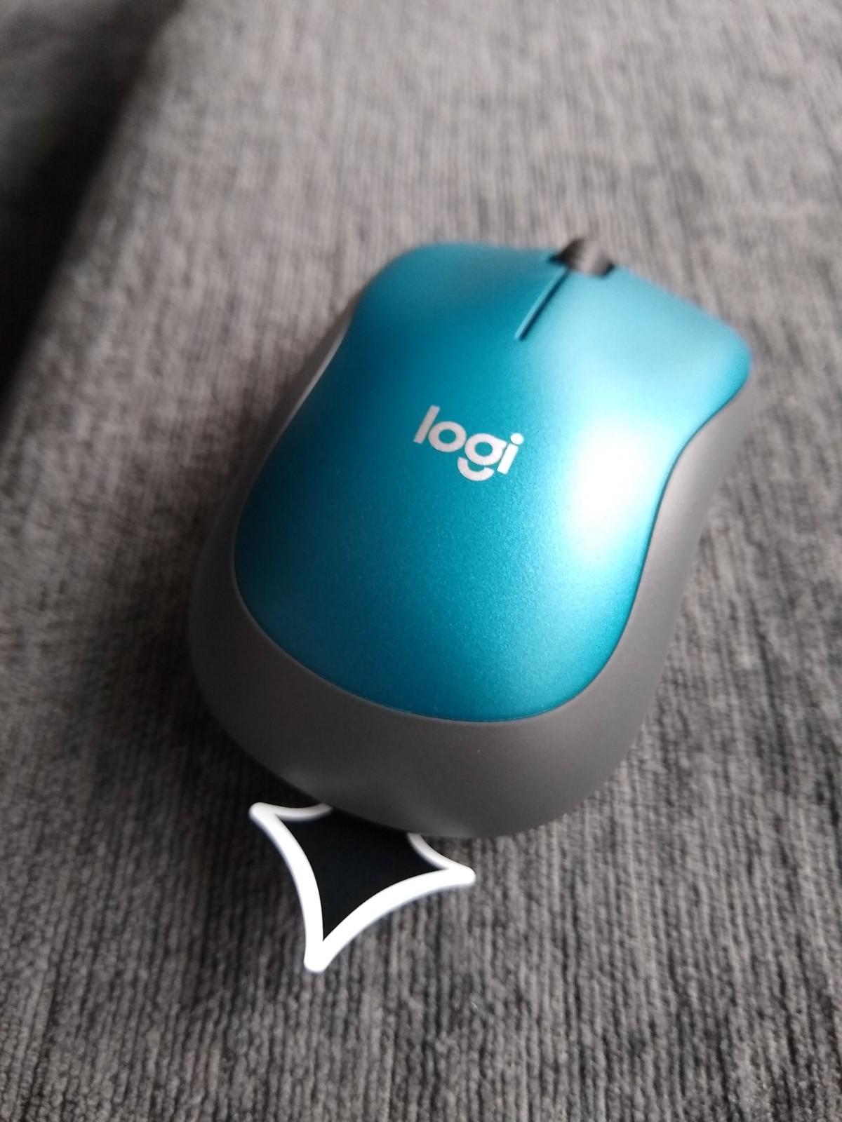 Logitech M185 Wireless Mouse: It's Cool It's Blue It's New in Box