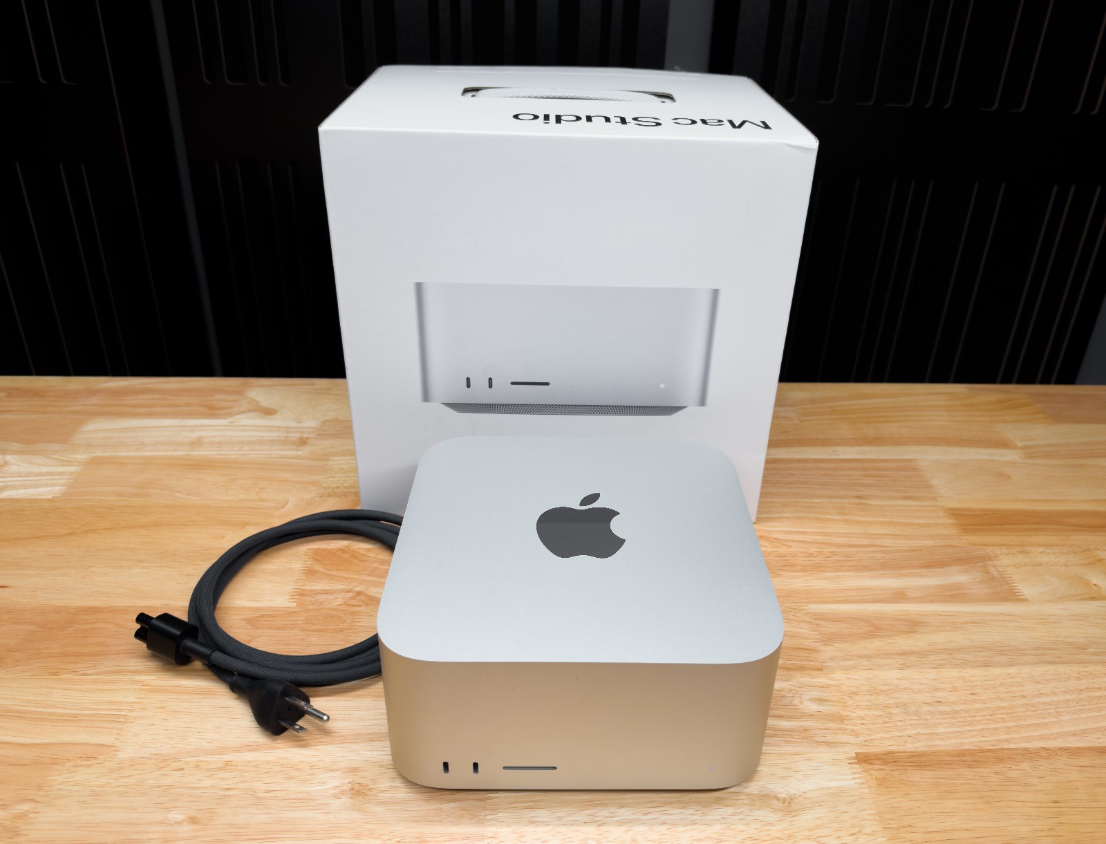 Apple Mac Studio M1 Ultra 20-Core CPU  64-Core GPU 128GB RAM 2TB SSD 10GbE