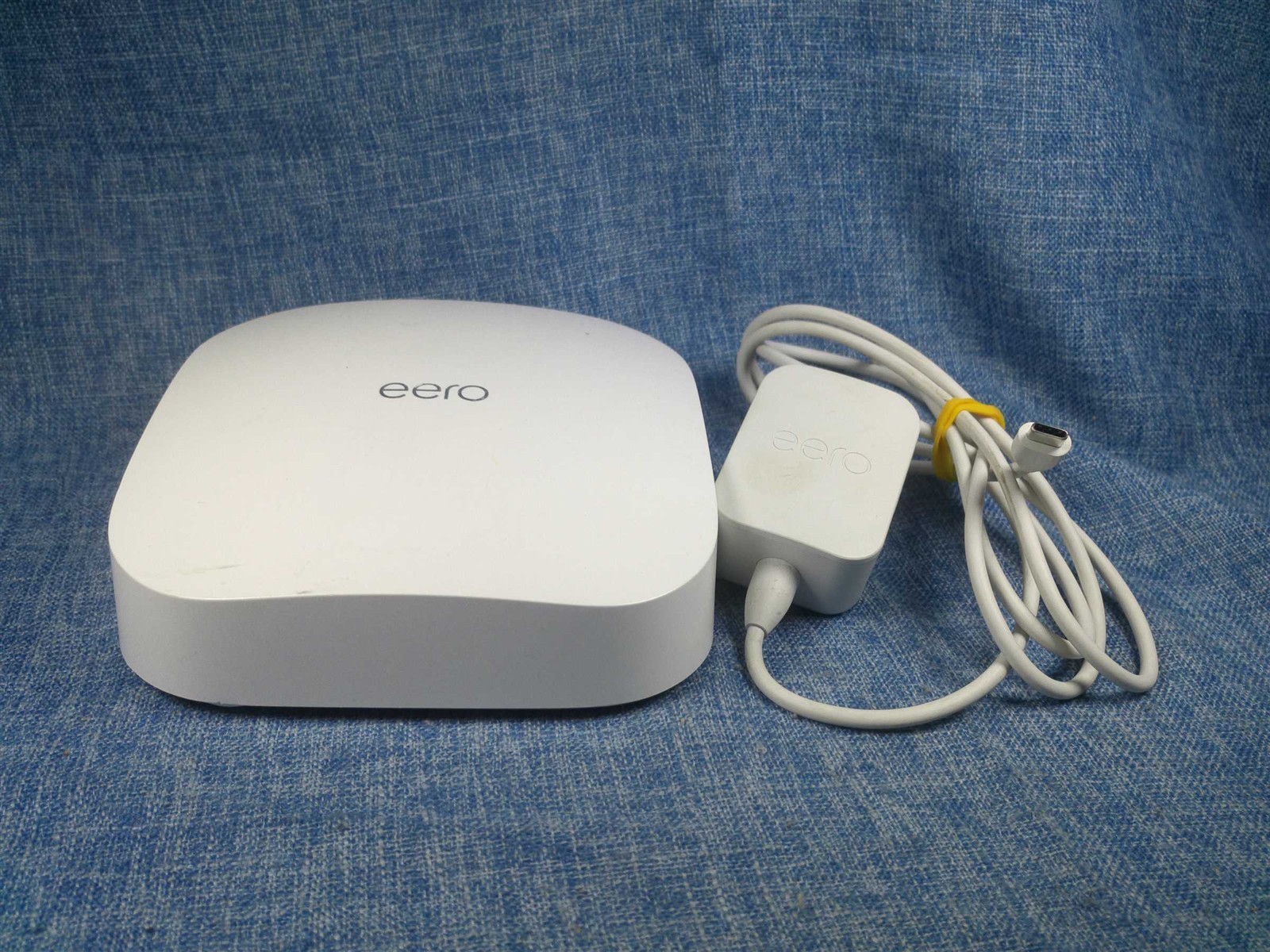 eero Pro 6 Dual-Band Mesh Wi-Fi Router 5400Mbps 2-Port White K010001 - 