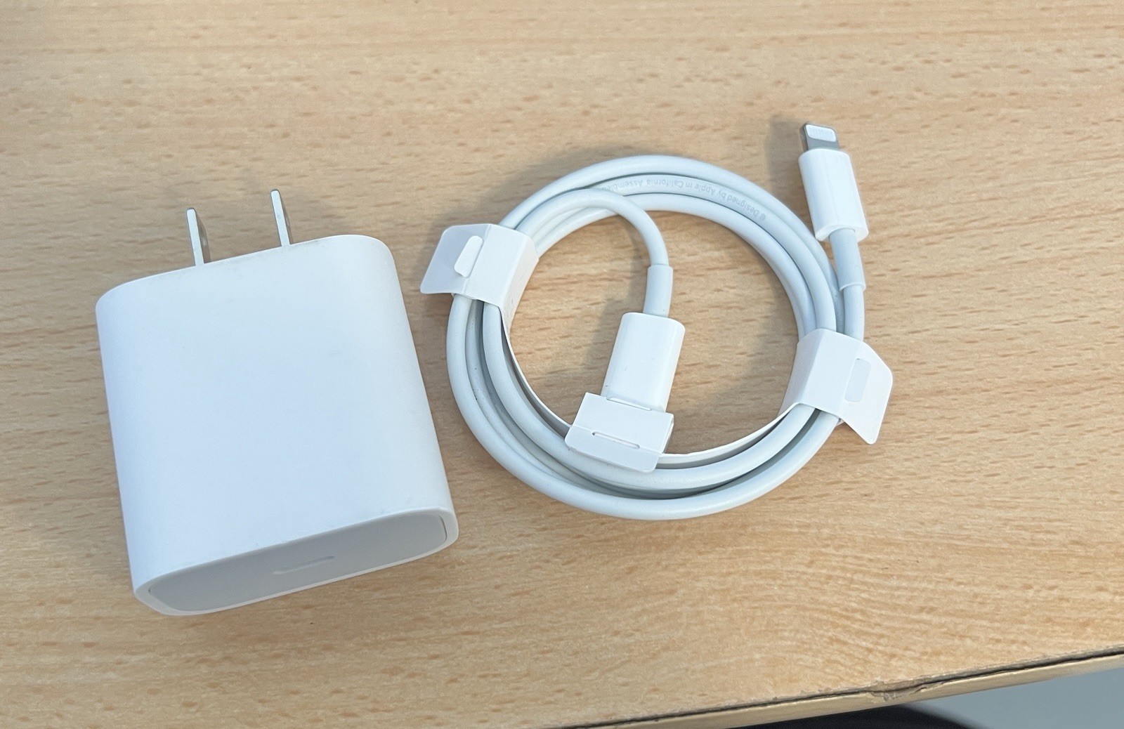 iPad Power Adapter 8th Gen Out Of Box 20w a2305 USB-C to Lightning