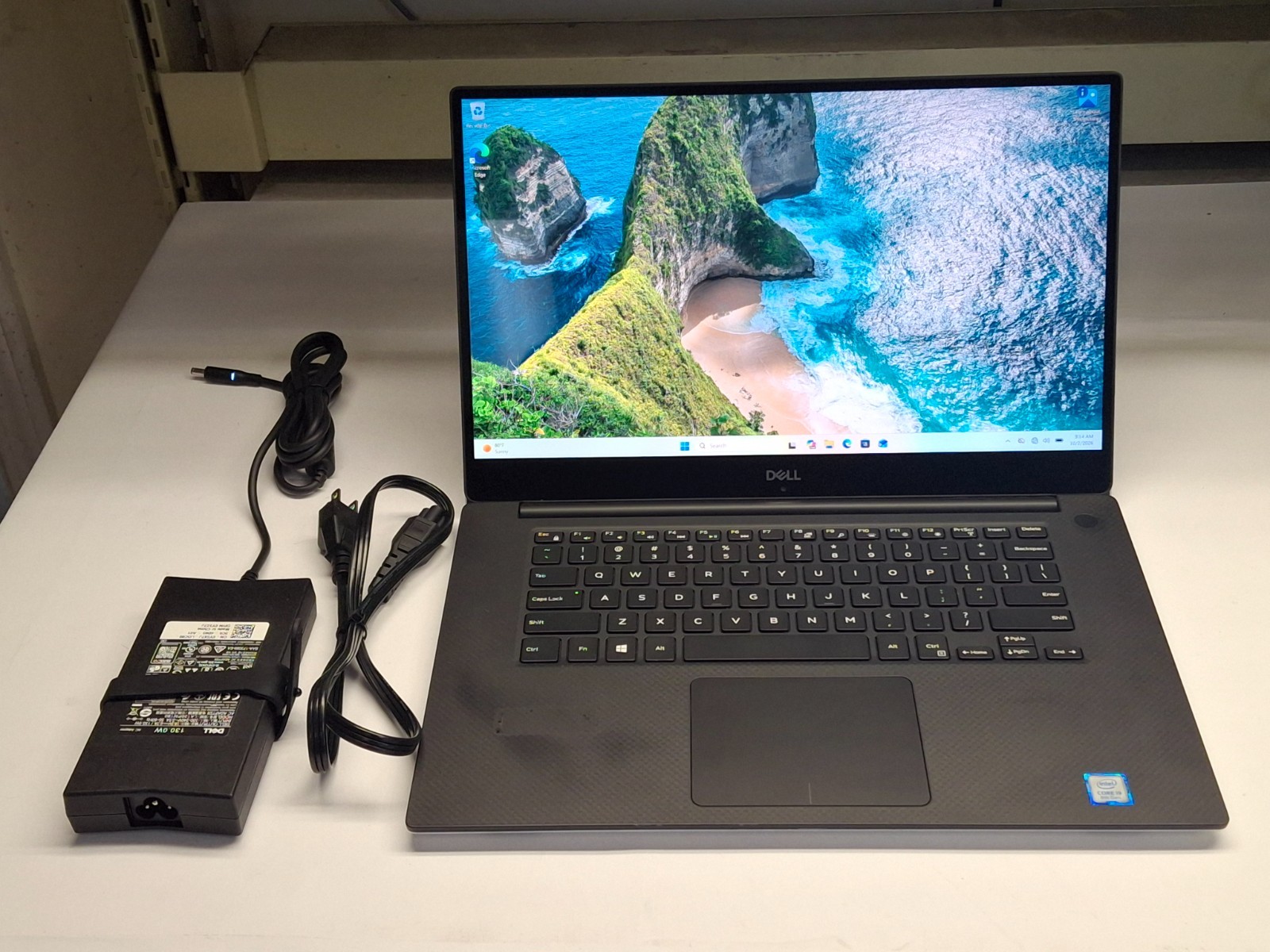 Dell XPS 15 9570 core i7-8950HK, 32GB, 512GB, WC,Wifi W11P GTX 1050 (4GB) Touch