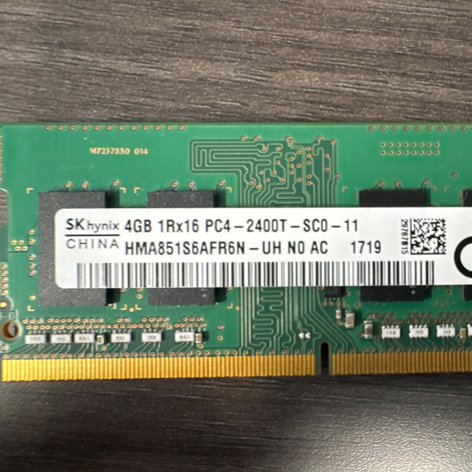 SK hynix 4GB DDR4 SO-DIMM PC4-2400T 260-Pin 1Rx16 RAM HMA851S6AFR6N-UH