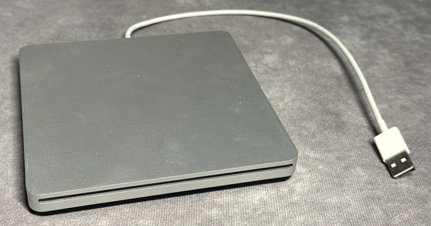 Apple USB SuperDrive MD564ZM/A External CD DVD RW Drive A1379