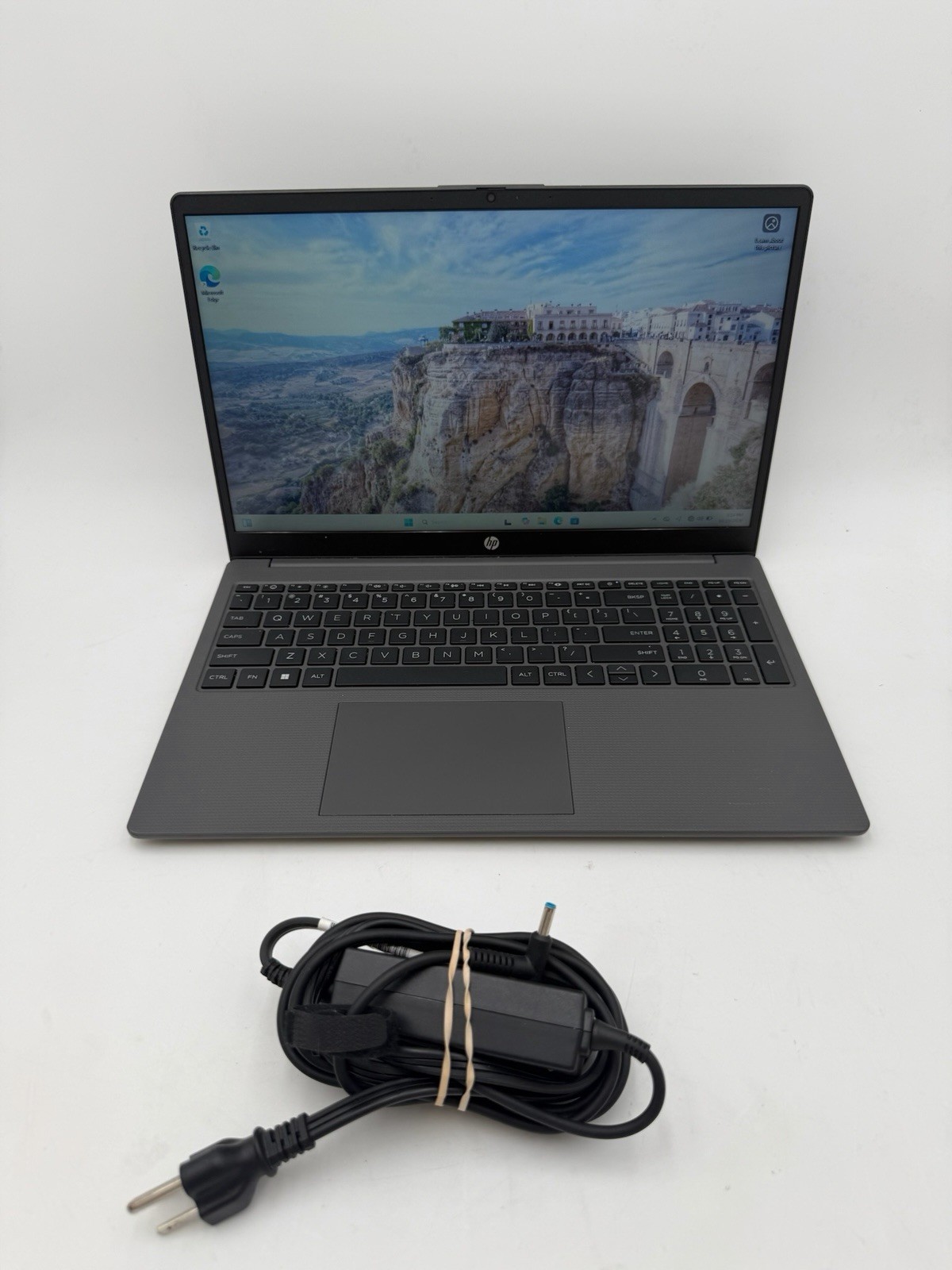 HP 255 G10 15.6" 256 GB SSD 8 GB RAM Ryzen 3 Windows 11 Pro