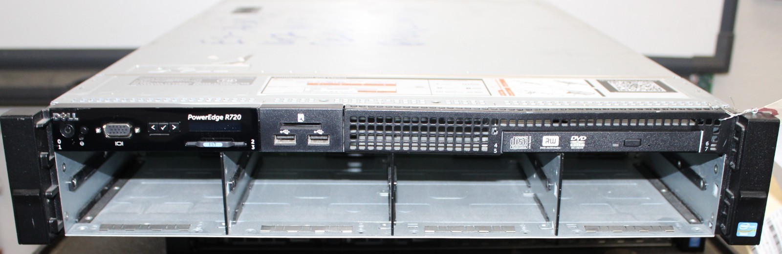 Dell POWEREDGE R720 Server 2x Xeon E5-2650 V2 @ 2.60GHz 16GB RAM no HDD 2x 495w